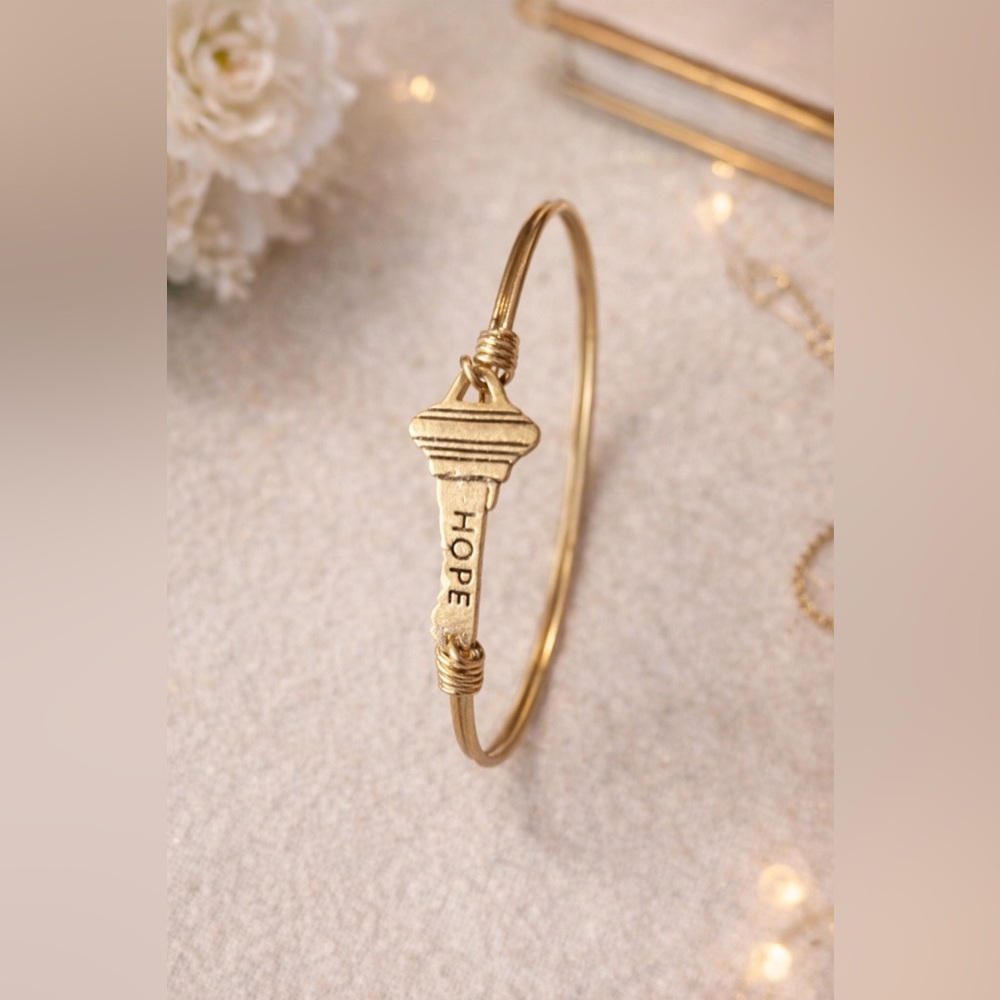 NWT Clover Gold Key Bracelet with HOPE Inscription bangle Stackable - Picture 3 of 9
